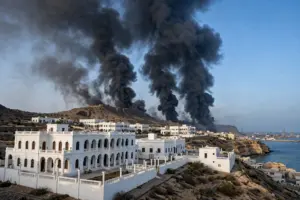 Smoke rising from Yemen's Al-Maashiq presidential palace compound in Aden after a Houthi missile strike